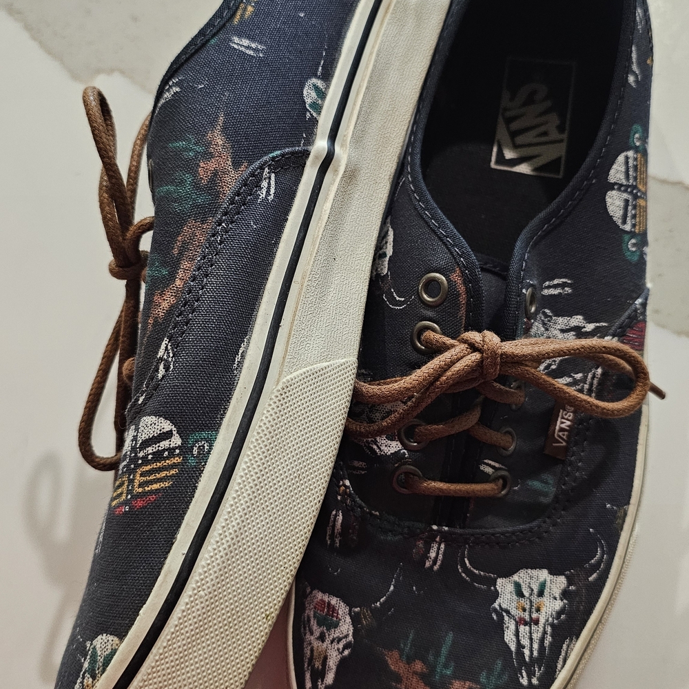 Vans Black Canvas Low-Top Sneakers with Brown Laces and Southwestern Print - Picture 4 of 4
